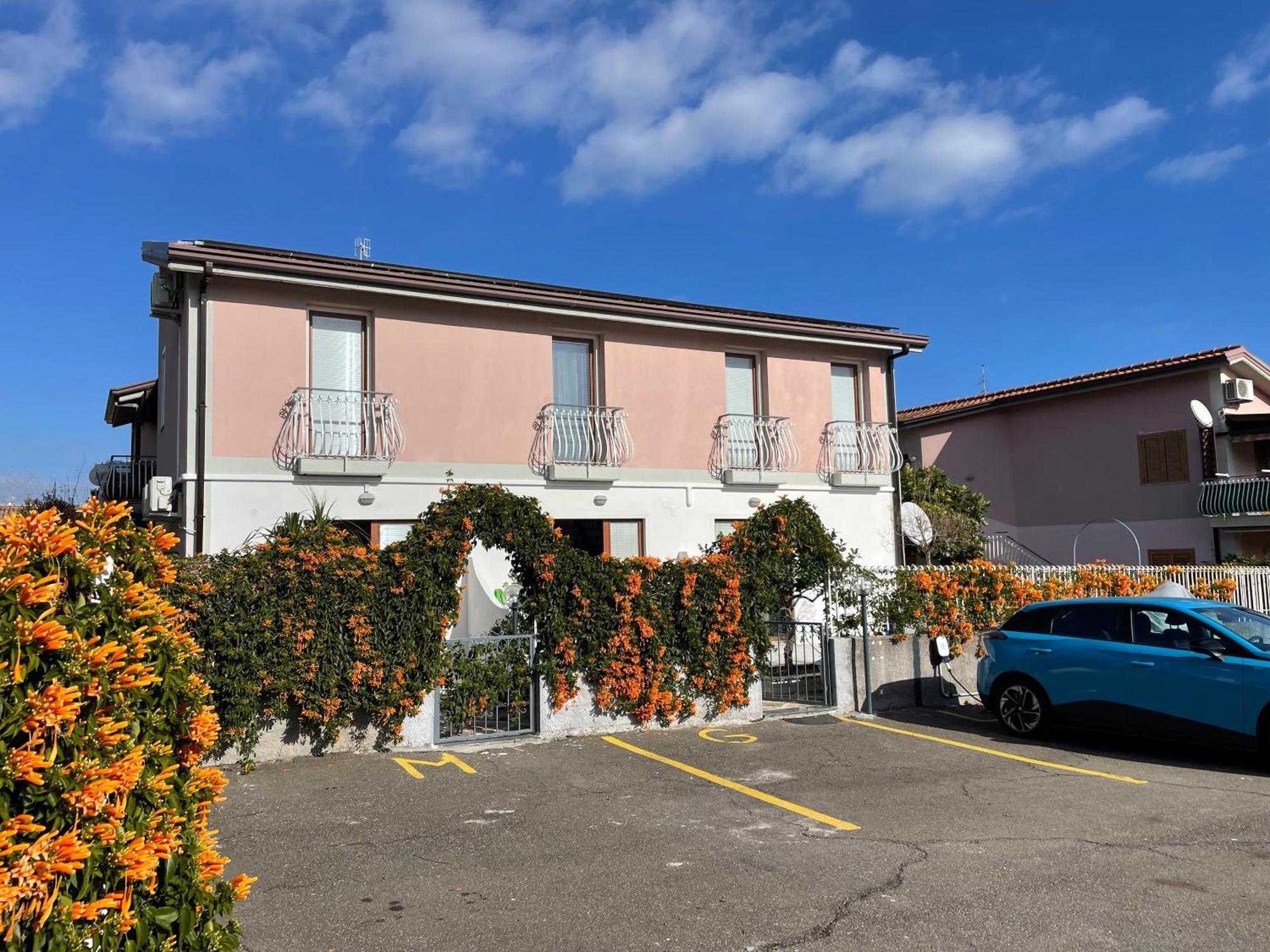 Tuttifrutti Holiday Acireale Exterior foto