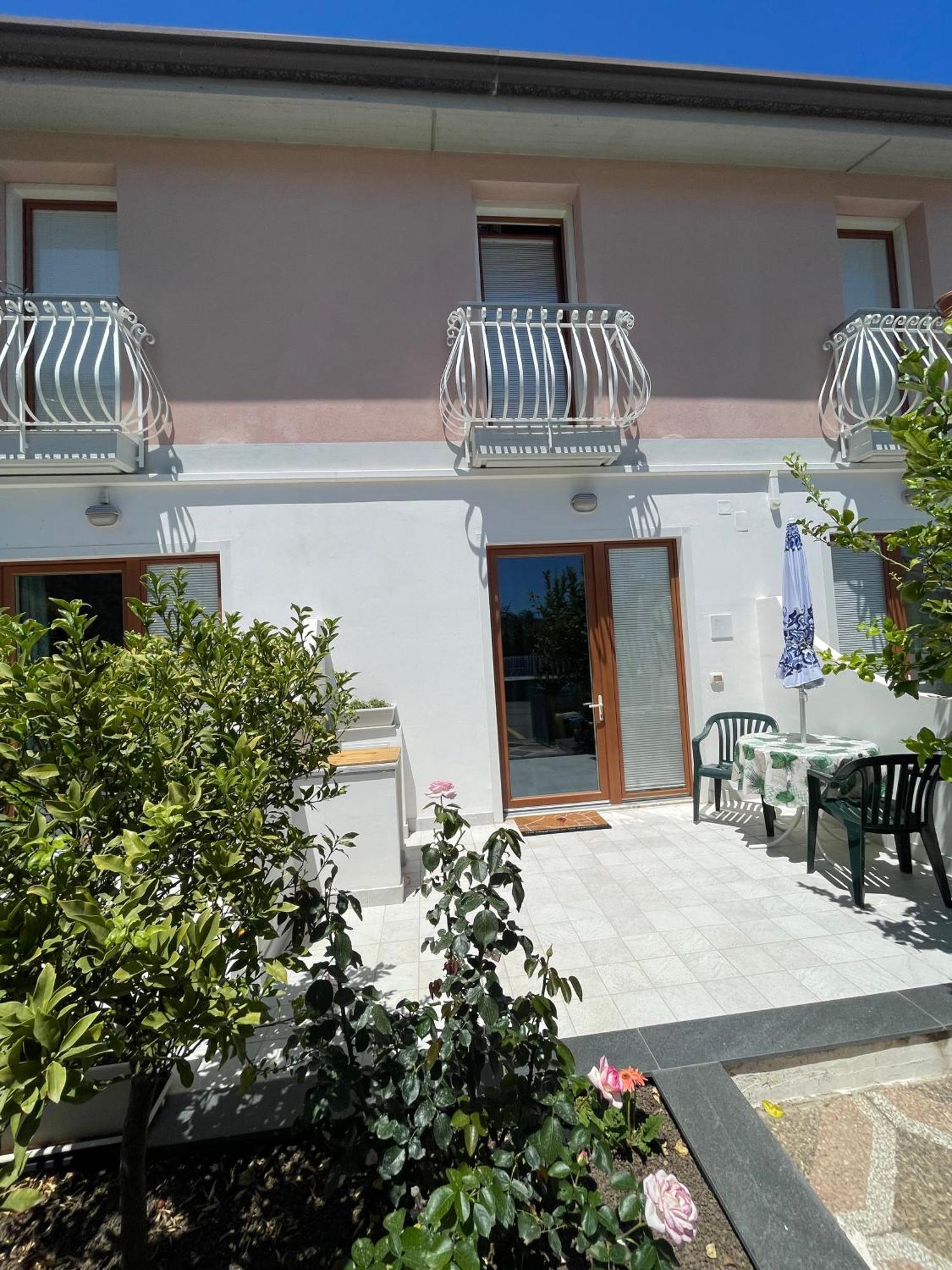 Tuttifrutti Holiday Acireale Exterior foto
